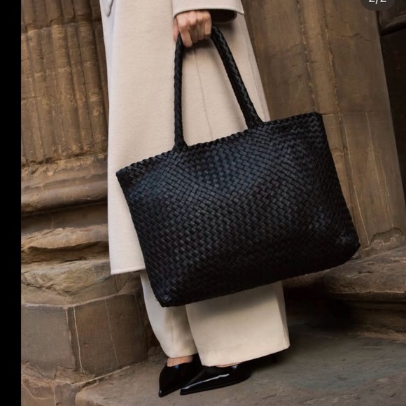 Vegan leather handbag with pouch from Nordstrom - Picture 2 of 13